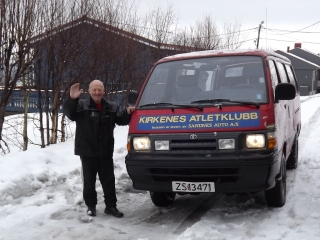 Willy bei seinem Toyota-Bus