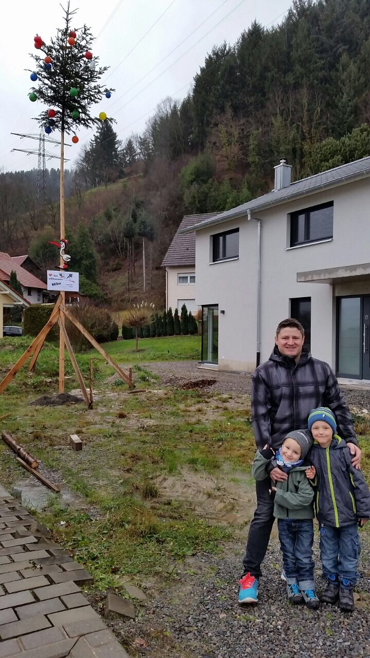 20180105 Stolzer Papa mit Sohn und Neffe