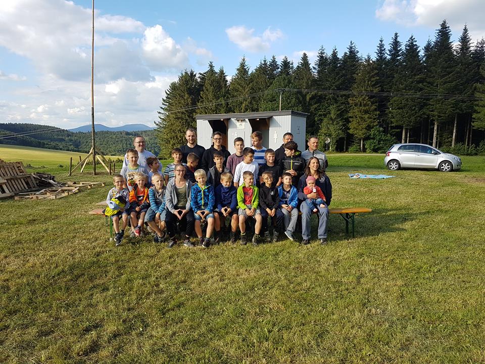 20180625 Die Teilnehmer bei Zeltlager auf dem Flachenberg