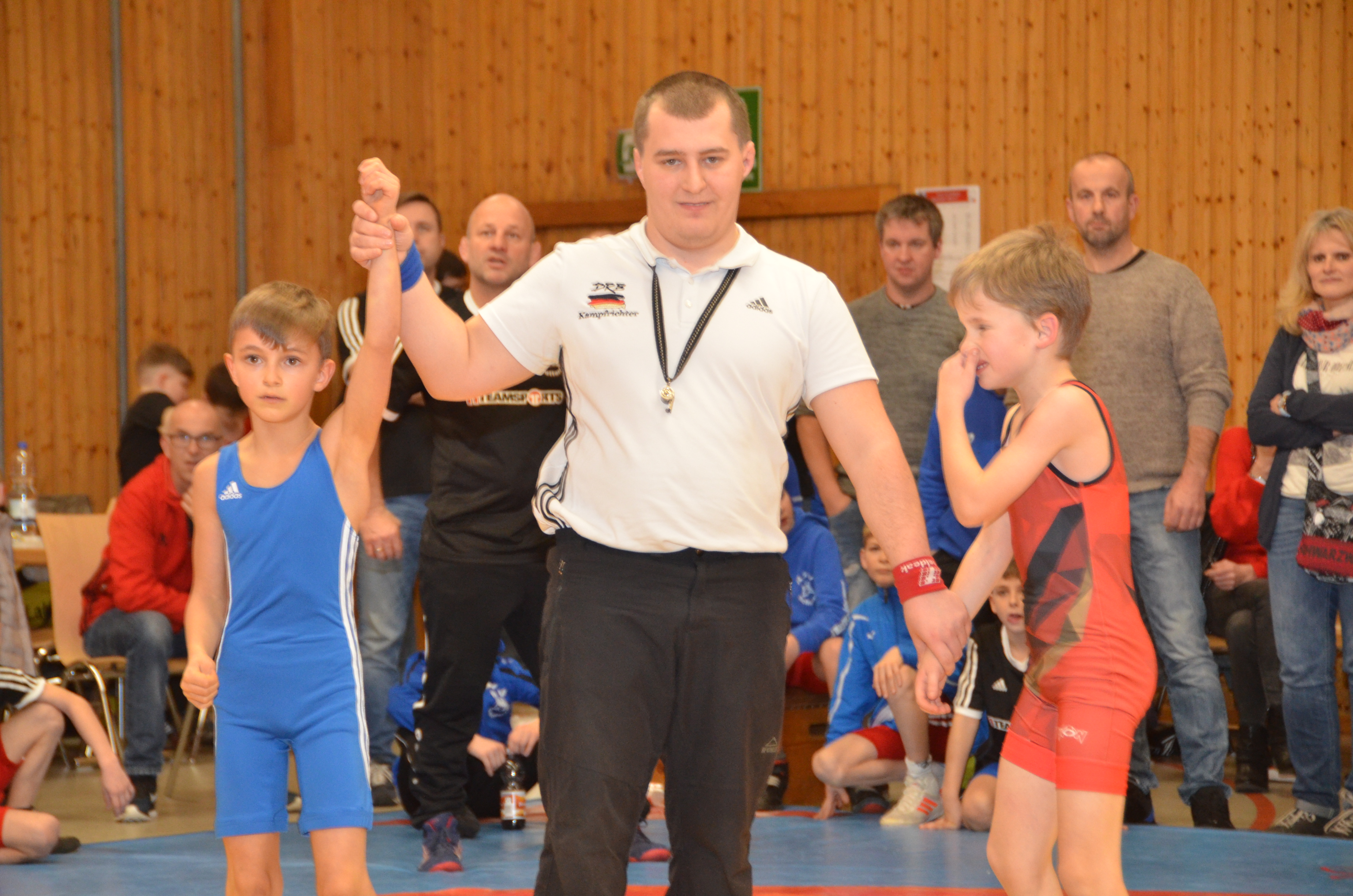 20190128 der Beste in seiner Klasse Jonas Buchholz belohnte sich mit Gold und schulterte Jan-Luca Weber